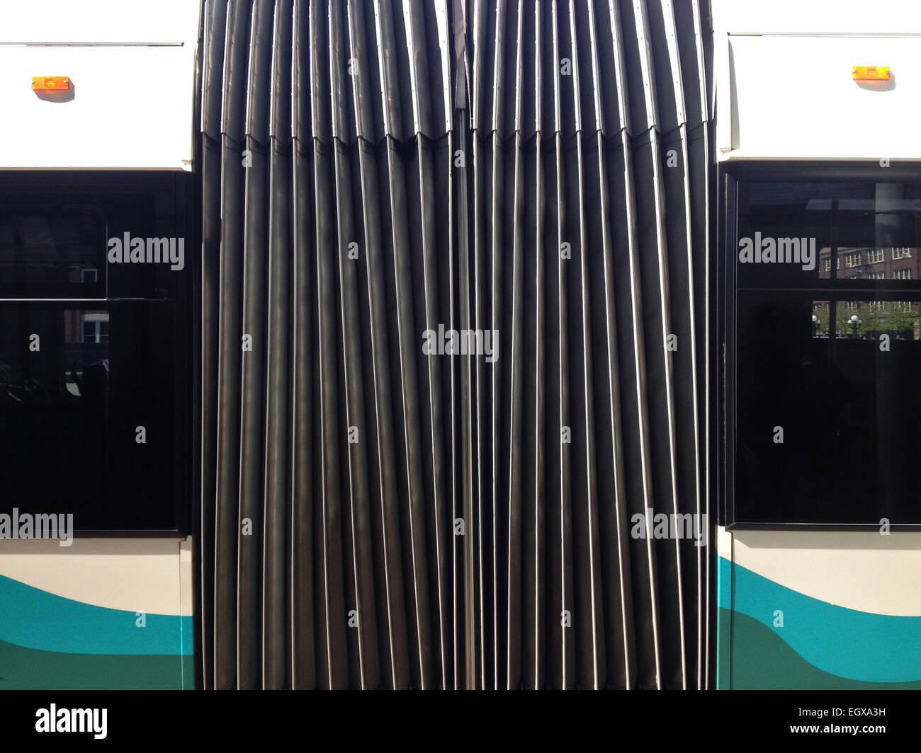 Nahaufnahme von Akkordeon Falten auf bus Stockfotografie - Alamy