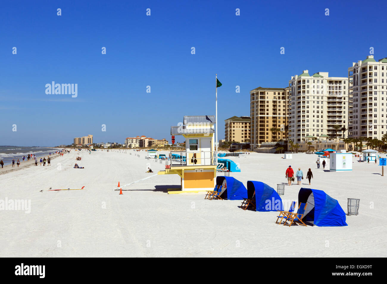 Strand von Clearwater, Florida, Amerika, mit Hotels und Eigentumswohnungen Stockfoto