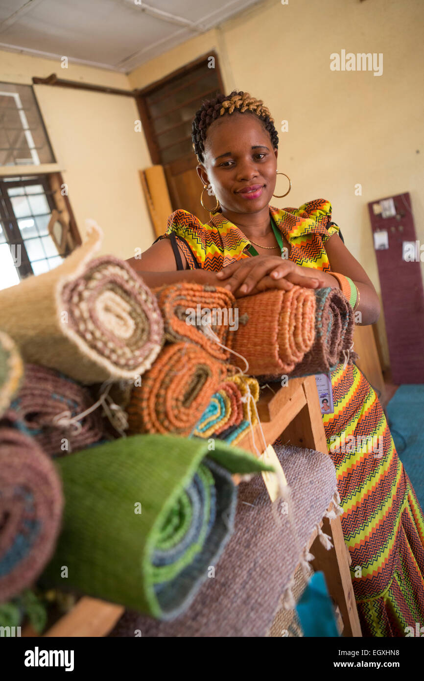 Sisal Teppiche auf dem Display in einem Handwerk Workshop und Retail Store in Daressalam, Tanazania, Ost-Afrika. Stockfoto