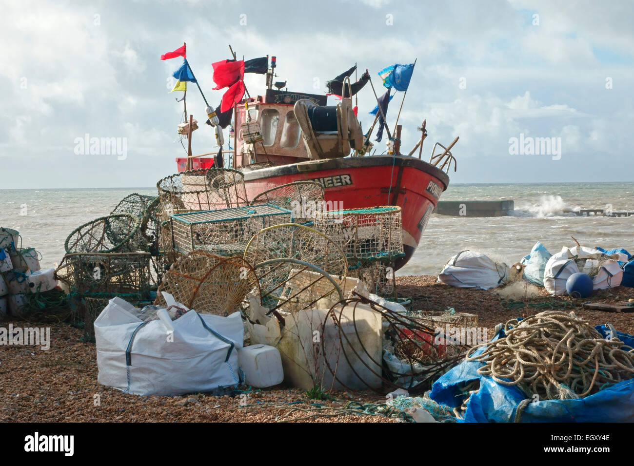 Angelboot/Fischerboot auf Stade Strand Hastings, East Sussex, England, UK, GB Stockfoto