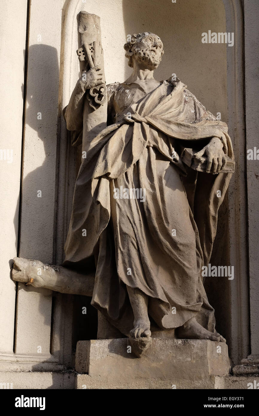 Saint Peter der Apostel an der Fassade der Pfarrkirche des Heiligen Blutes in Graz, Steiermark, Österreich am 10. Januar 2015. Stockfoto