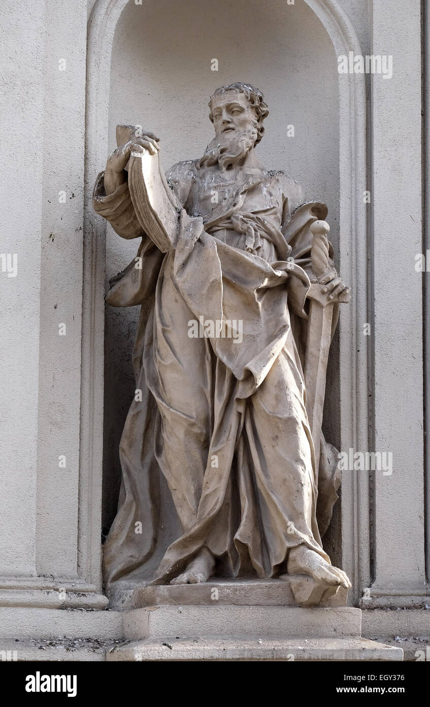 Saint Paul der Apostel an der Fassade der Pfarrkirche des Heiligen Blutes in Graz, Steiermark, Österreich am 10. Januar 2015. Stockfoto