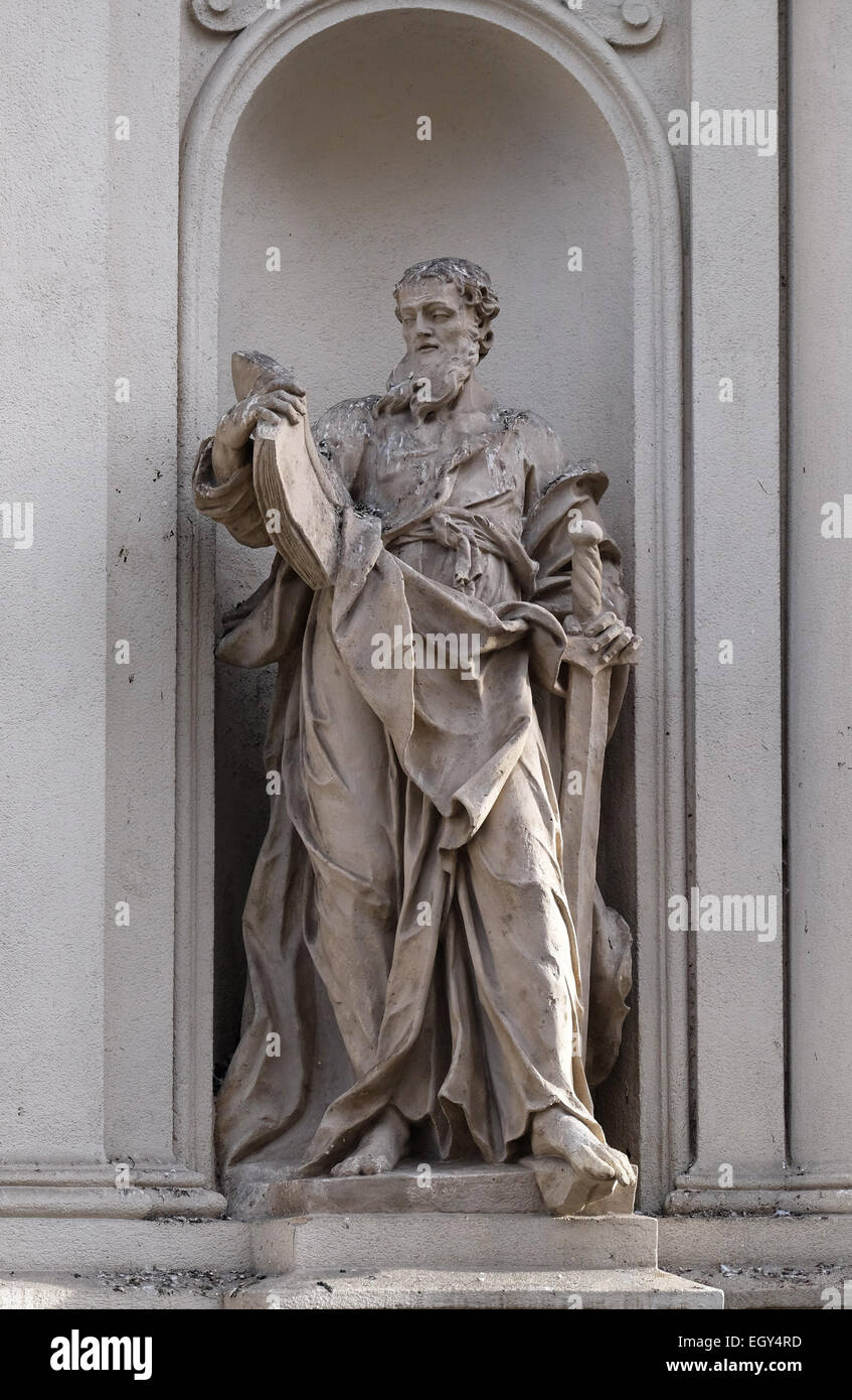 Saint Paul der Apostel an der Fassade der Pfarrkirche des Heiligen Blutes in Graz, Steiermark, Österreich am 10. Januar 2015. Stockfoto