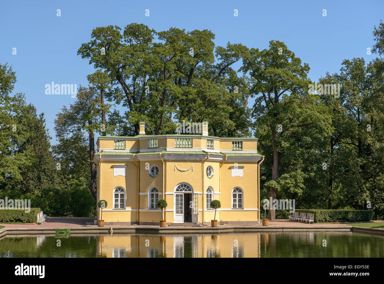 Die oberen Badehaus-Pavillon im Catherine Park. Zarskoje Selo. Russland Stockfoto