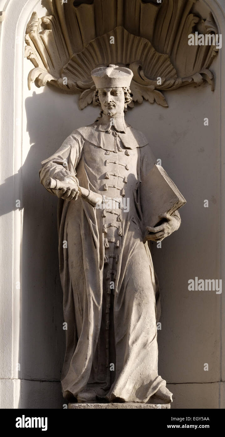 Saint John Sarkanders auf dem Portal der Pfarrkirche des Heiligenblut in Graz, Steiermark, Österreich am 10. Januar 2015. Stockfoto