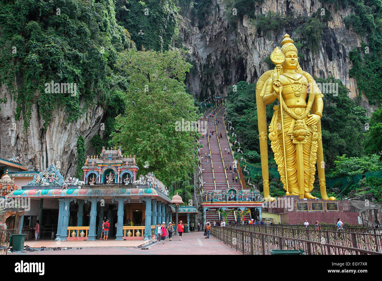 Malaysia, goldene Statue von Murugan vor Batu Caves Stockfoto
