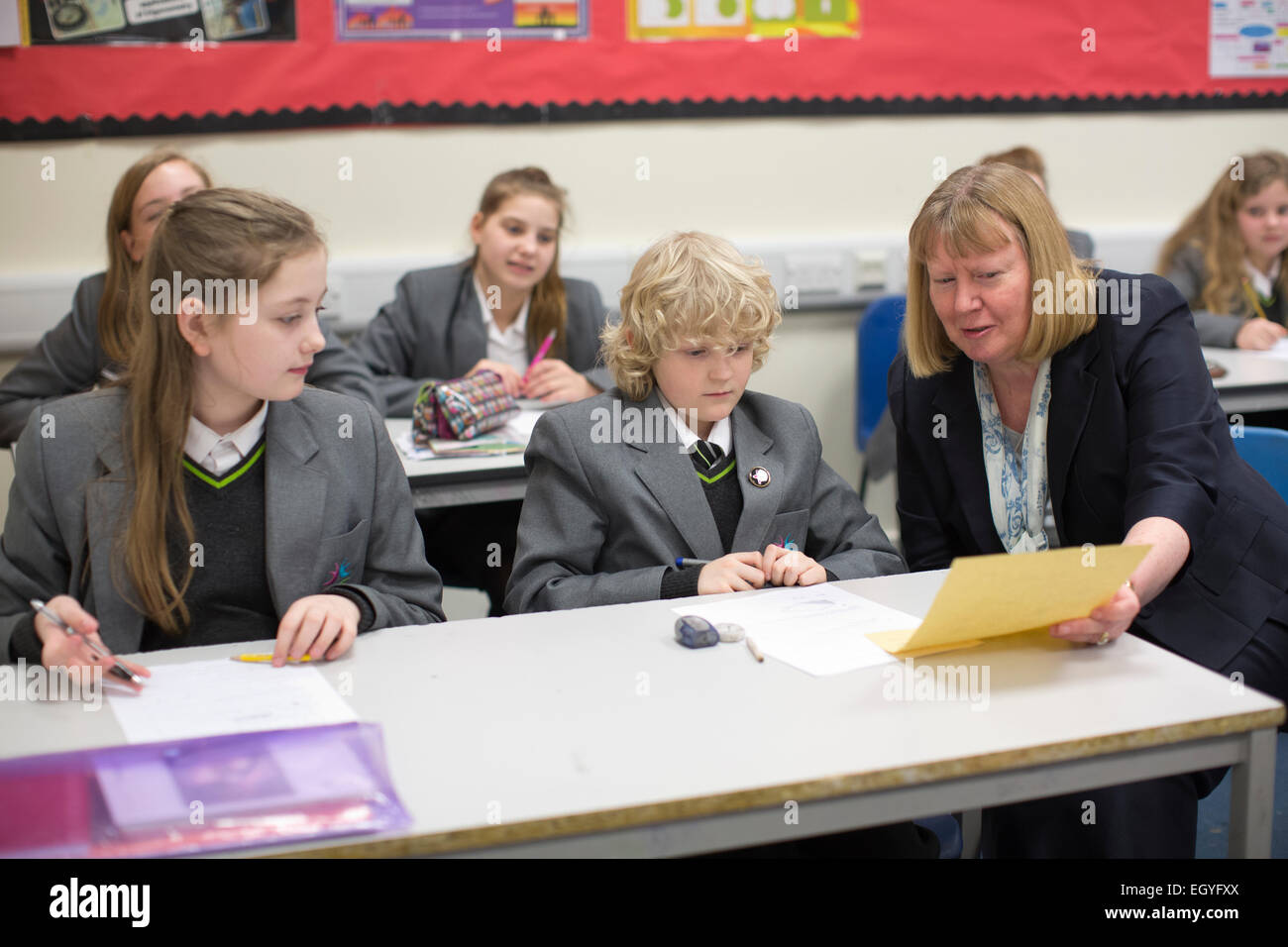 Mary Boyle, Prinzipal besucht eine Klasse Knole Academy, All-Fähigkeit Schule, Sevenoaks, Kent, England, UK Stockfoto