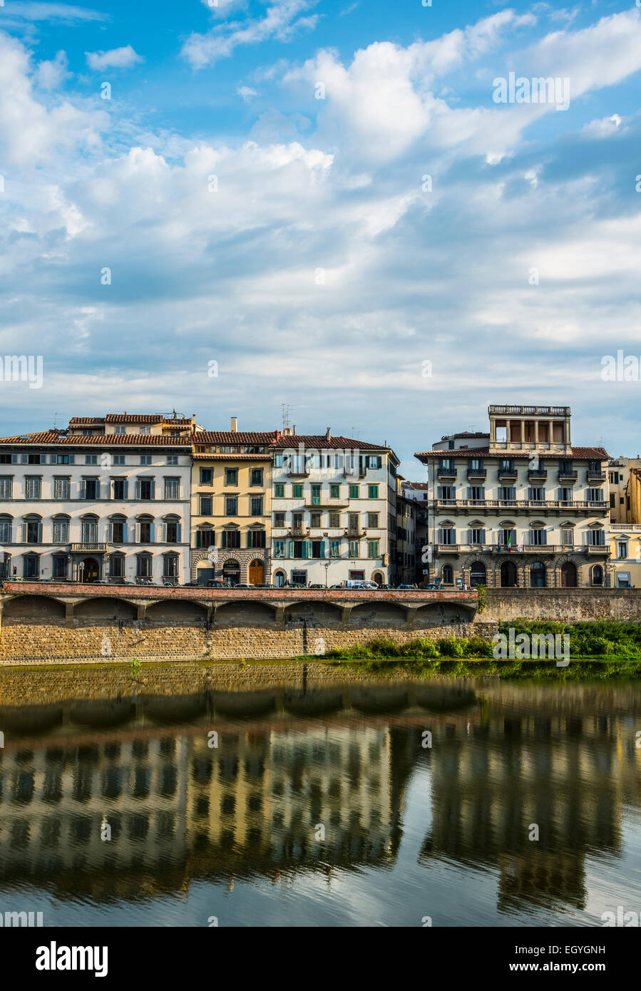 Häuser am Kanal, Fluss Arno, Florenz, Toskana, Italien Stockfoto
