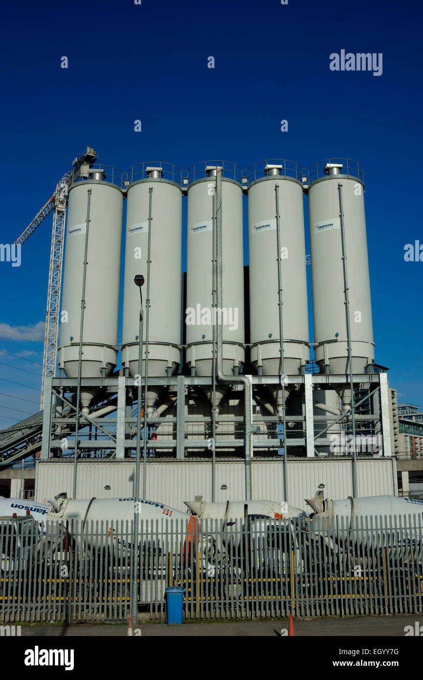 Zement-Fabrik Zement Container Hanson London Stockfoto