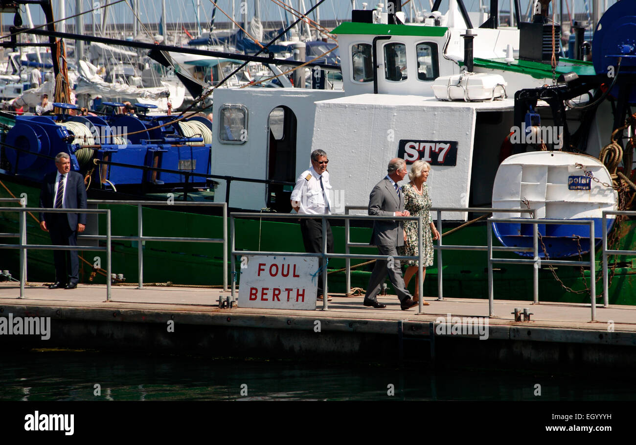 Prinz Charles und der Duchess of Cornwall bei einem Besuch in Brixham in Devon, England Stockfoto
