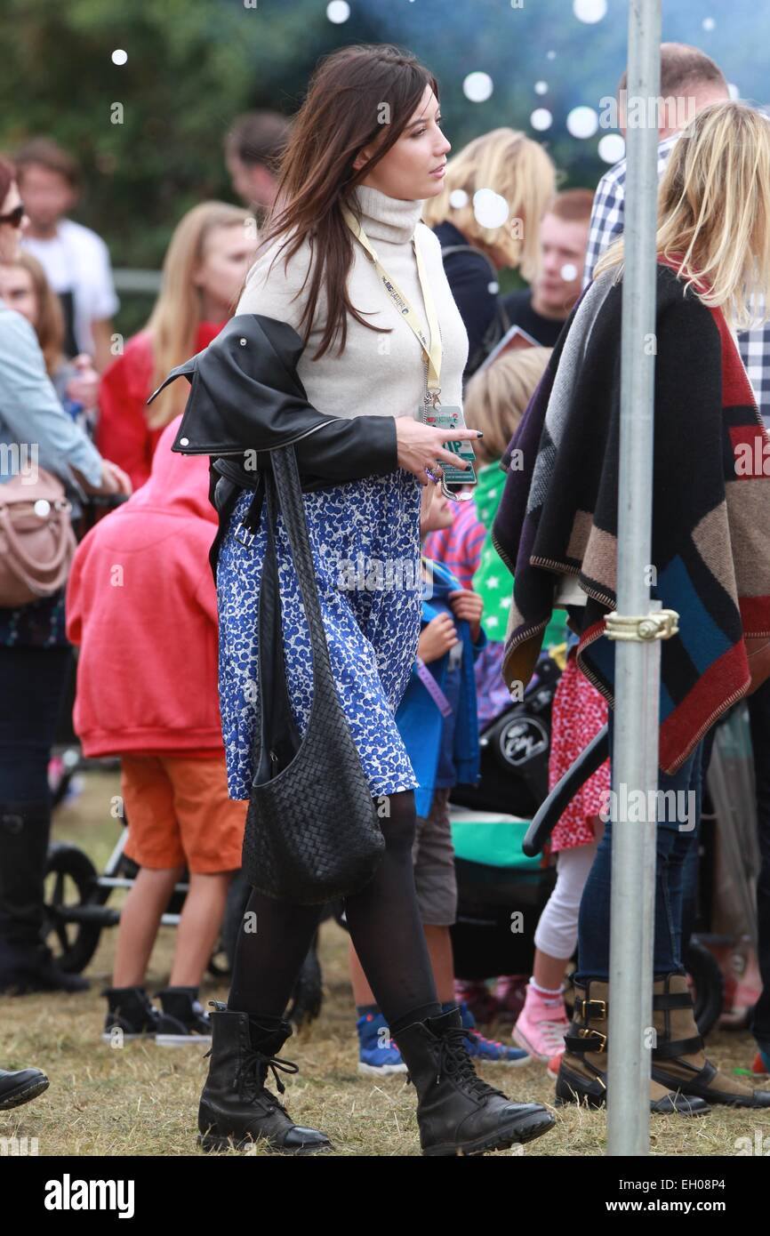 Daisy Lowe besucht die verschiedene Essensstände in großen Feastival. Mitwirkende: Daisy Lowe wo: Chipping Norton, Vereinigtes Königreich bei: 30. August 2014 Stockfoto