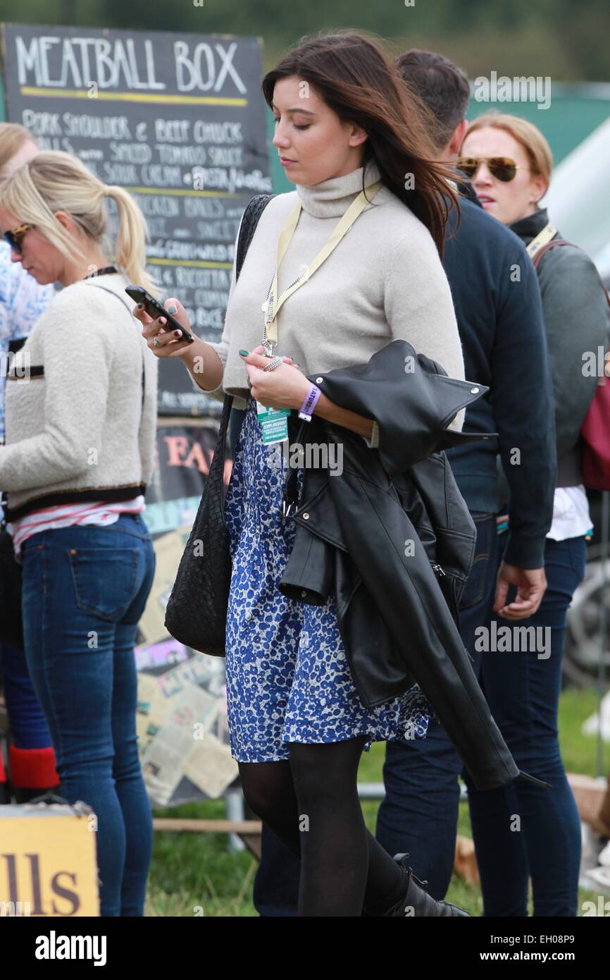 Daisy Lowe besucht die verschiedene Essensstände in großen Feastival. Mitwirkende: Daisy Lowe wo: Chipping Norton, Vereinigtes Königreich bei: 30. August 2014 Stockfoto