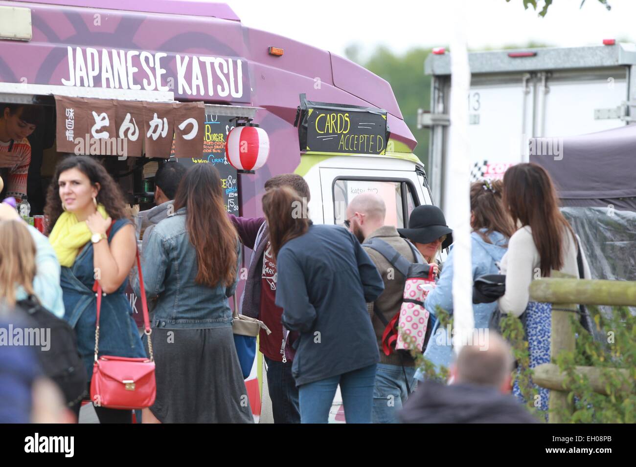 Daisy Lowe besucht die verschiedene Essensstände in großen Feastival. Mitwirkende: Daisy Lowe wo: Chipping Norton, Vereinigtes Königreich bei: 30. August 2014 Stockfoto