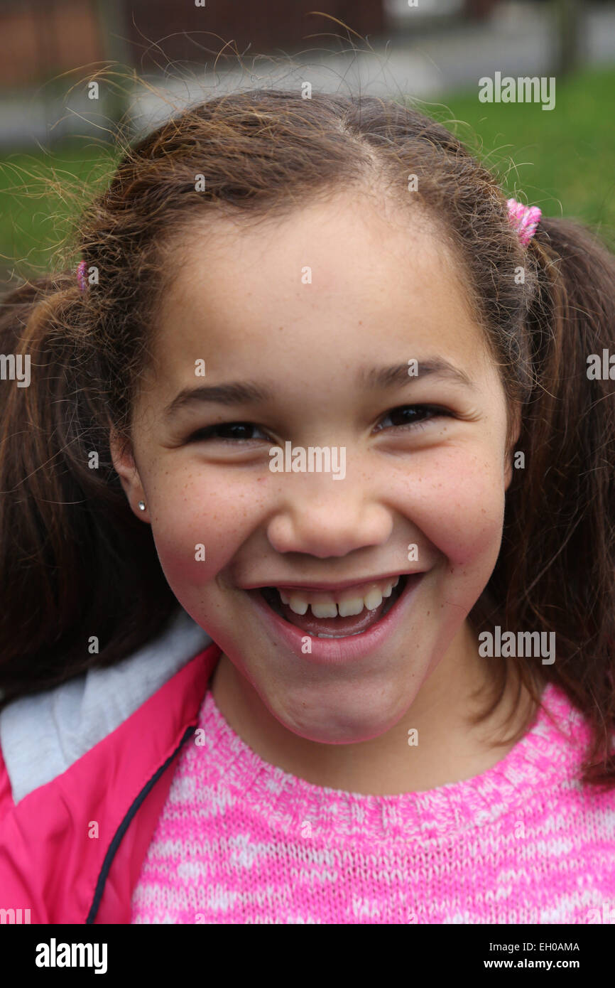 Mädchen lächelnd - Modell veröffentlicht Stockfoto