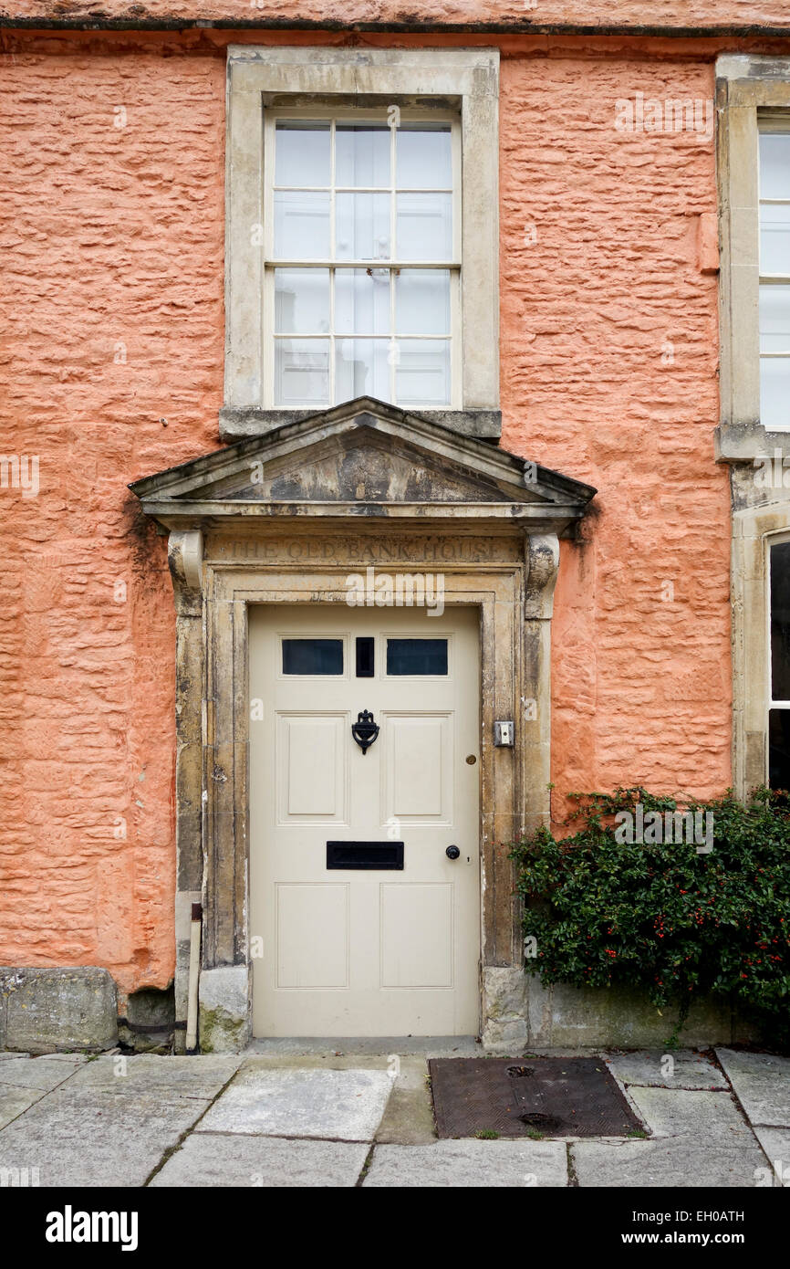 Eingangstür eines historischen Hauses in Corsham, Wiltshire, England, Großbritannien Stockfoto