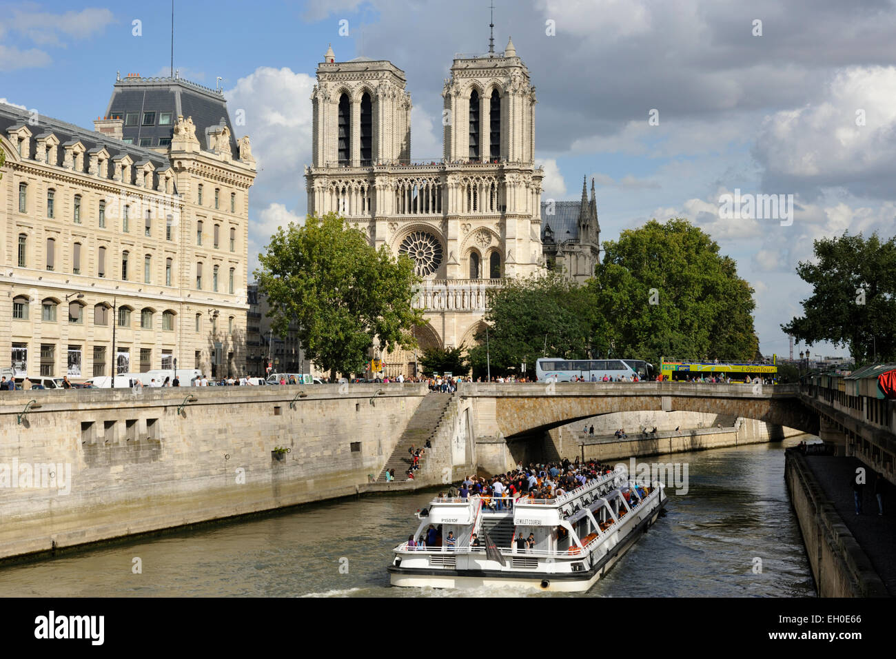 Paris, eine Bootstour auf der seine und die Kathedrale Notre Dame Stockfoto