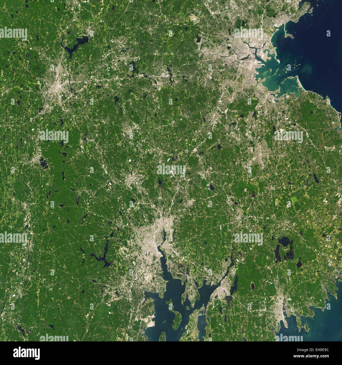 Landsat 7-Bild von Boston/Providence Bereich erworben 25. August 2014.  Landsat 7 ist ein US-Satellit verwendet, um aus der Ferne empfundene Bilder der Landoberfläche der Erde und den umliegenden Küstenregionen zu erwerben. Es ist vom Landsat 7 Wissenschaft Projektbüro bei der NASA Goddard Space Flight Center in Greenbelt, MD. gepflegt... Landsat-Satelliten haben Bilder von der Erdoberfläche seit 1972 erlangt.  Derzeit gibt es mehr als 2 Millionen Landsat-Bilder in der nationalen Satelliten Land Remote Sensing Data Archive. Stockfoto