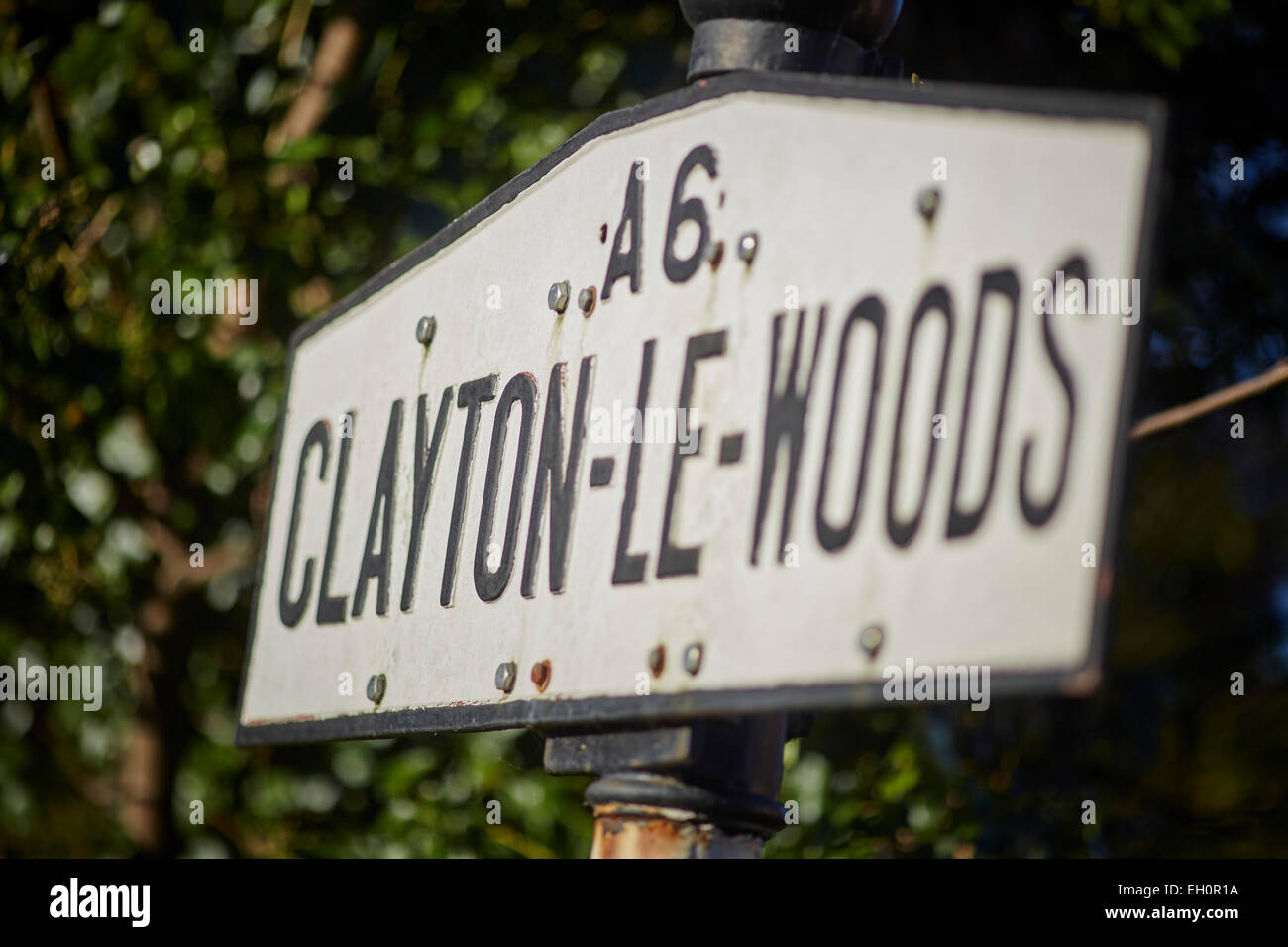 Clayton-le-Woods alte Verkehrszeichen auf der wichtigsten A6 Straße Chorley lancashire Stockfoto