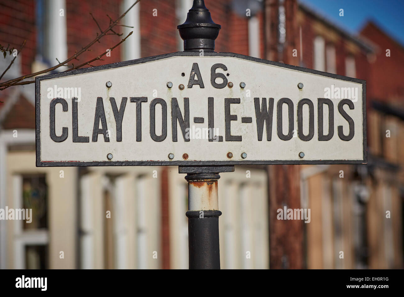 Clayton-le-Woods alte Verkehrszeichen auf der wichtigsten A6 Straße Chorley lancashire Stockfoto