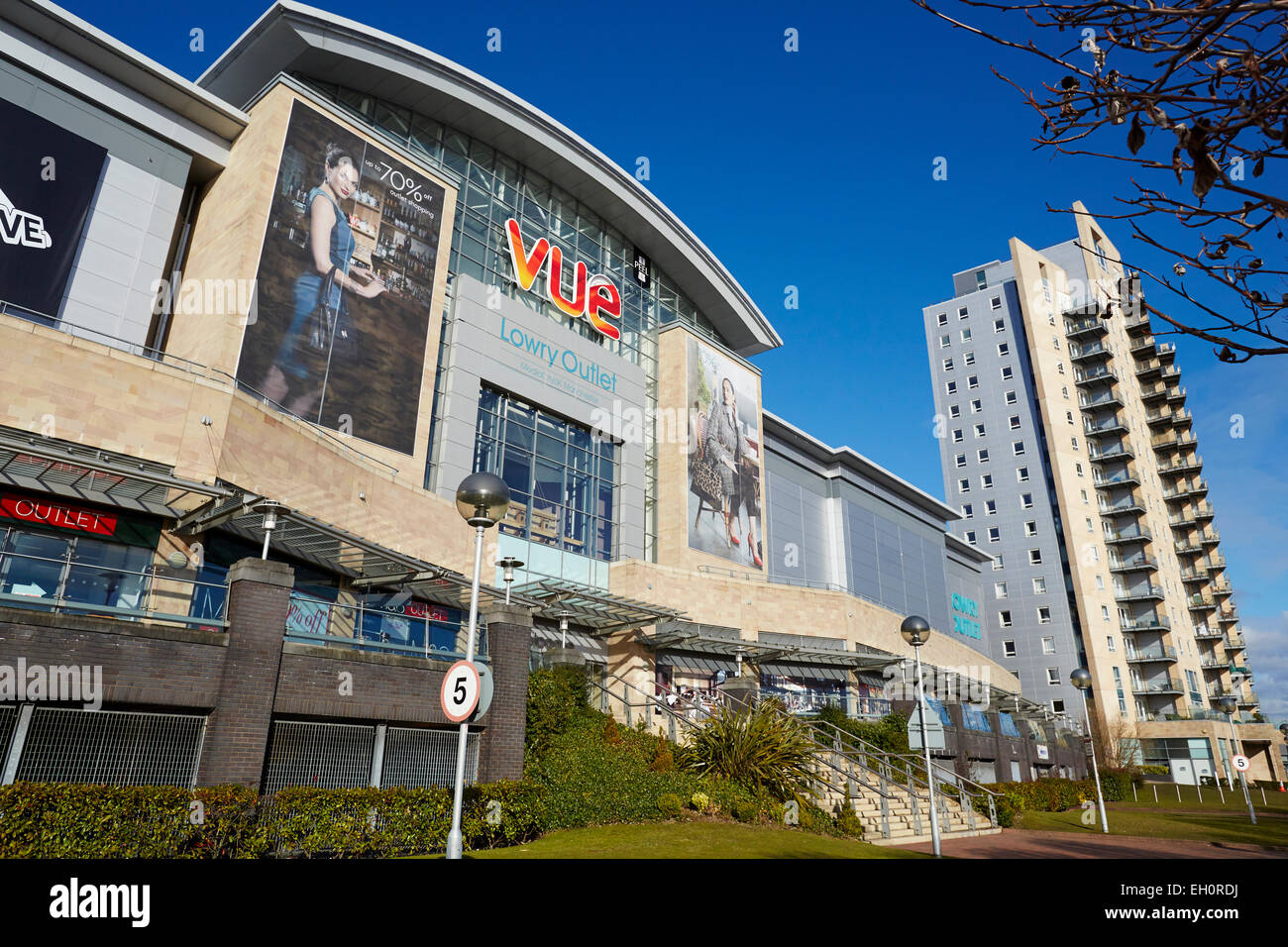 Lowry Outlet Mall an Medienstadt Salford Quays Gtr Manchester UK. Vue Kino Eingang Stockfoto