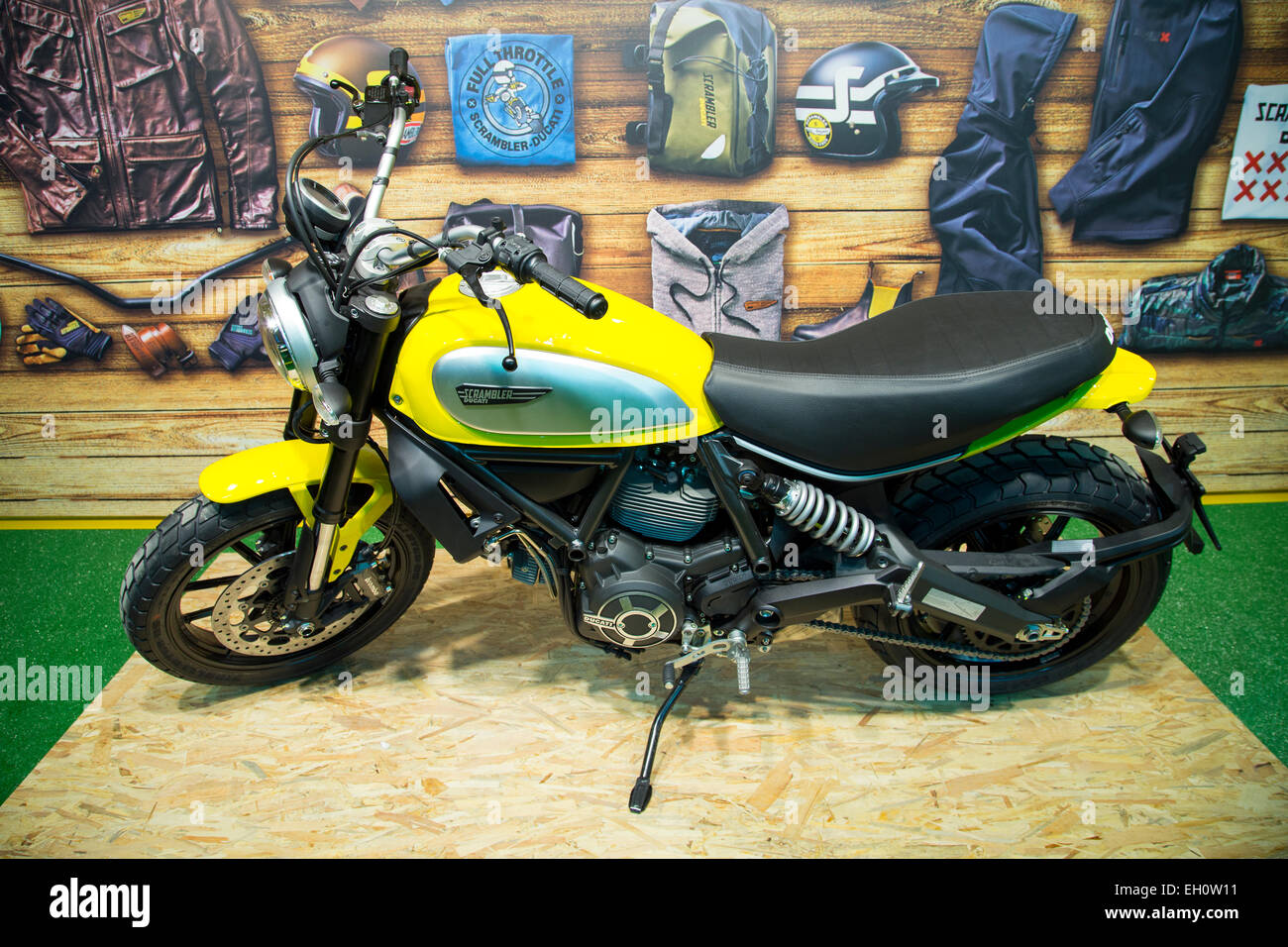 ISTANBUL, Türkei - 27. Februar 2015: Ducati Scrambler Motorrad auf dem Display an Eurasia Motobike Expo, CNR Expo Stockfoto