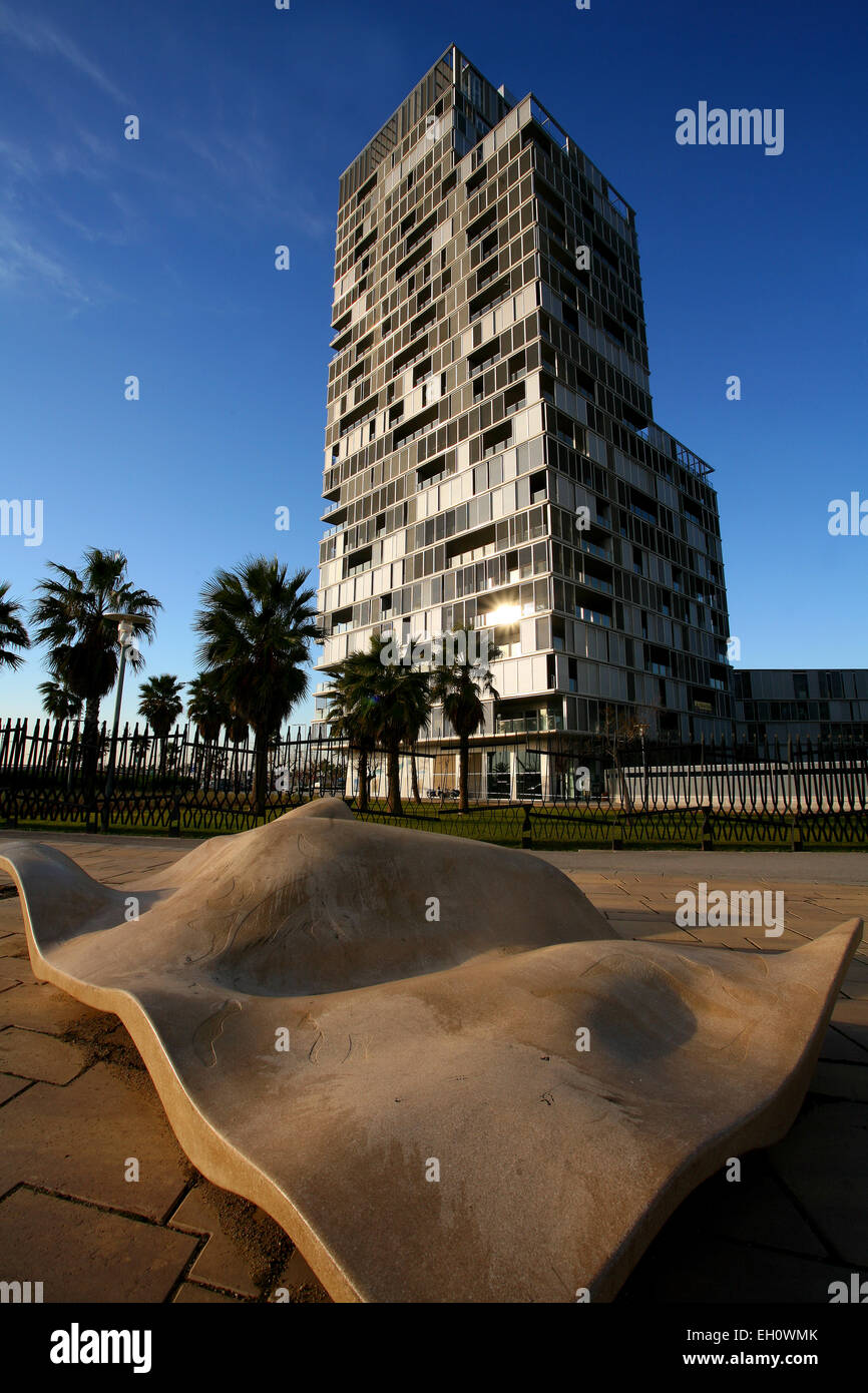 Gebäude und Park mit einem modernistischen fühlen Barcelona. Spanien Stockfoto
