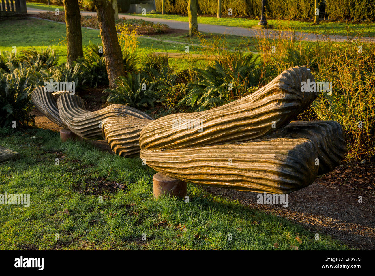 Geschnitzte Kunst im öffentlichen Raum Installation / Skulptur namens Schiffbruch, Hauptkünstler Eric Neighbour mit 1300 anderen Hafen grün Par Stockfoto