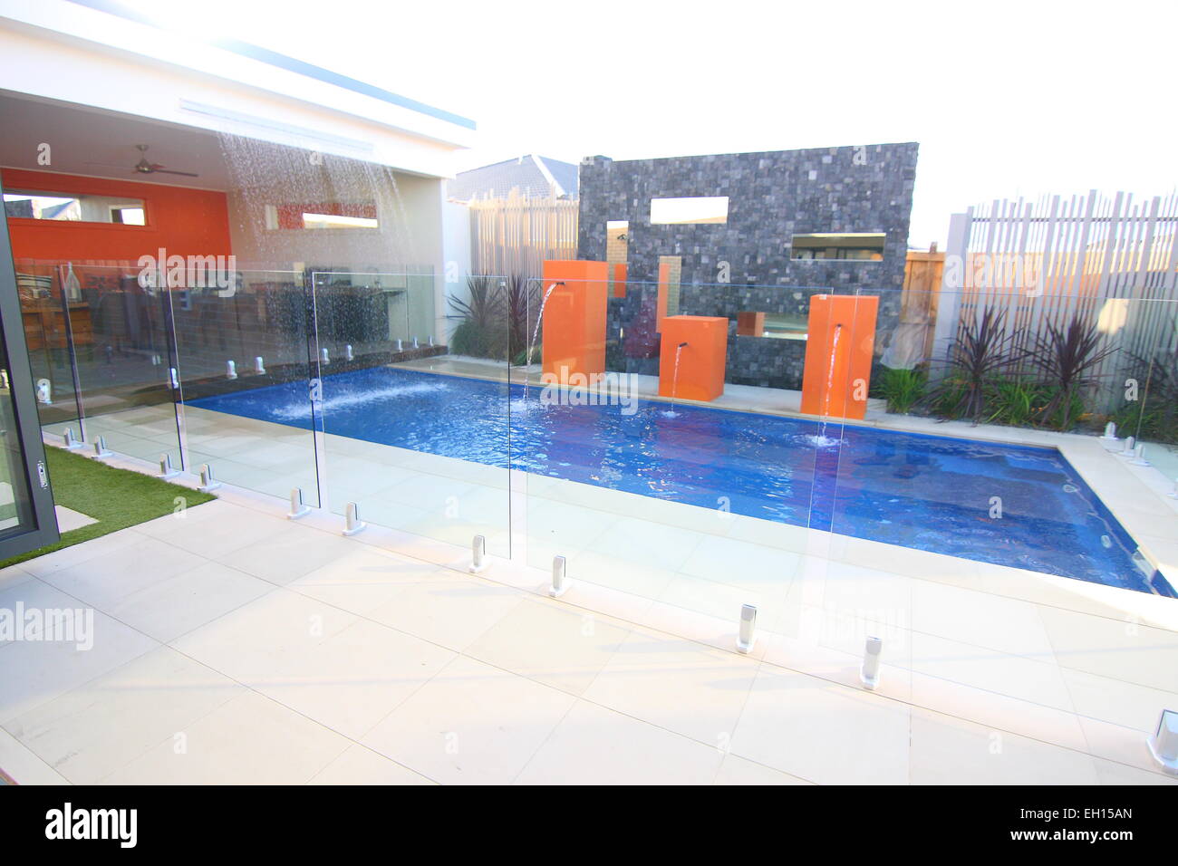 Unterhaltungsbereich mit Garten Schwimmbad Stockfoto