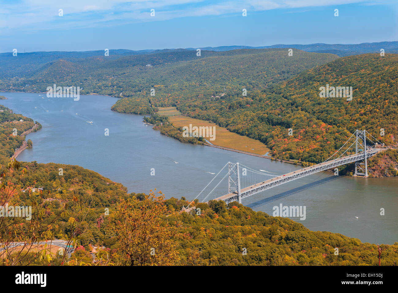Panoramablick auf Bear Mountain Bridge und Hudson Valley, New York Stockfoto