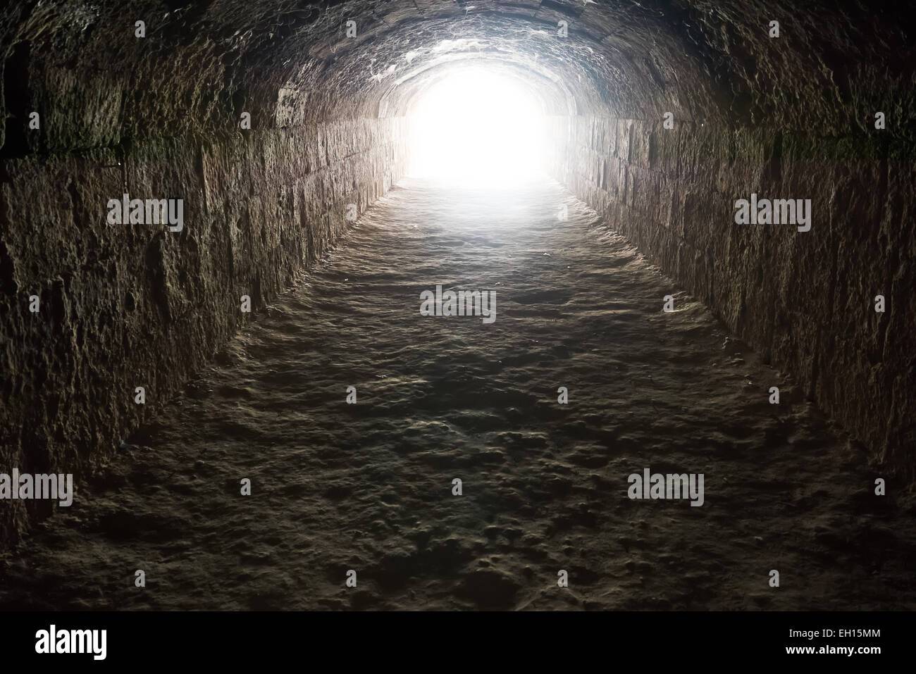 Licht am Ende des Tunnels. Hoffnung und Freiheit Stockfoto