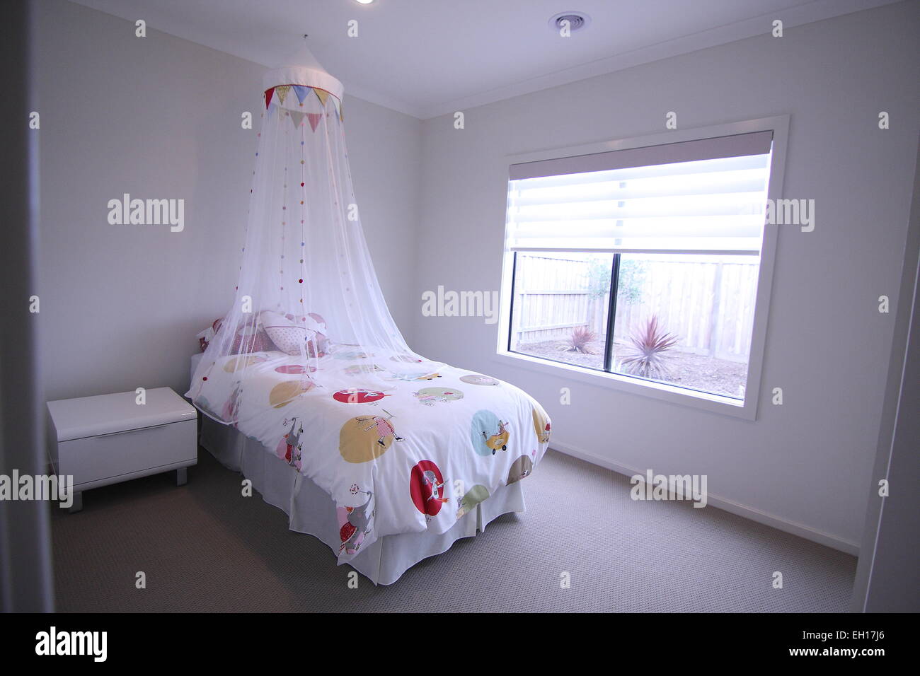Moderne Schlafzimmer mit Einzelbett Stockfoto