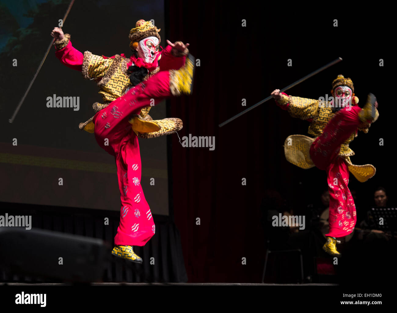 Los Angeles, USA. 4. März 2015. Peking-Oper-Darsteller führen während der "Kulturen von China, Festival of Spring" Aufführung in Los Angeles, USA, 4. März 2015. © Yang Lei/Xinhua/Alamy Live-Nachrichten Stockfoto
