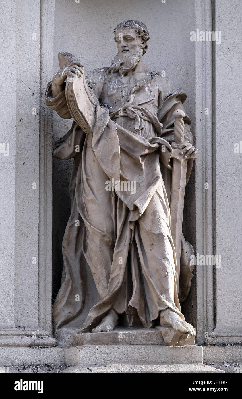 Saint Paul der Apostel an der Fassade der Pfarrkirche des Heiligen Blutes in Graz, Steiermark, Österreich am 10. Januar 2015. Stockfoto