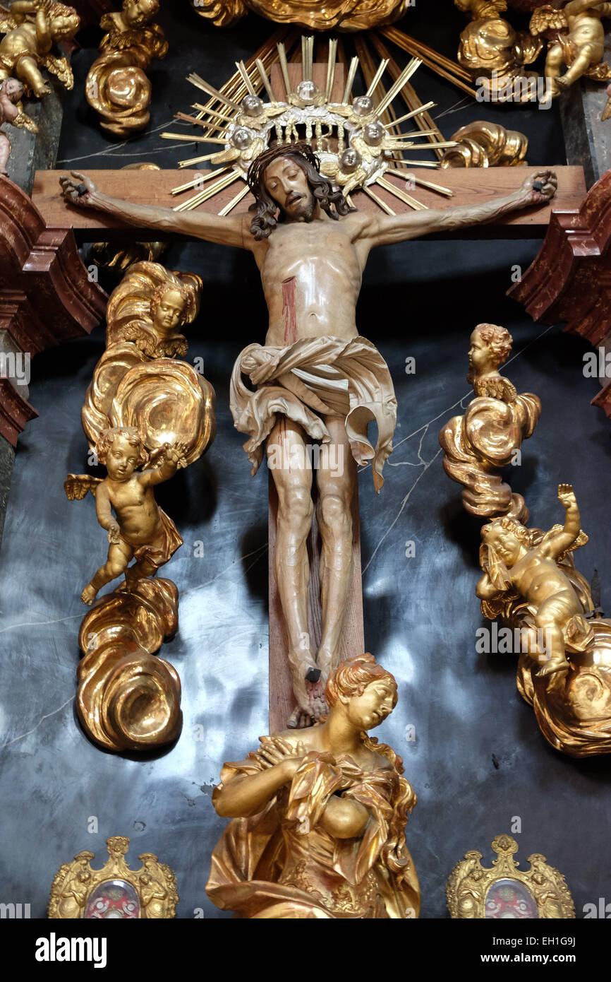 Altar des Heiligen Kreuzes, Barmherzigenkirche Kirche in Graz, Steiermark, Österreich am 10. Januar 2015. Stockfoto