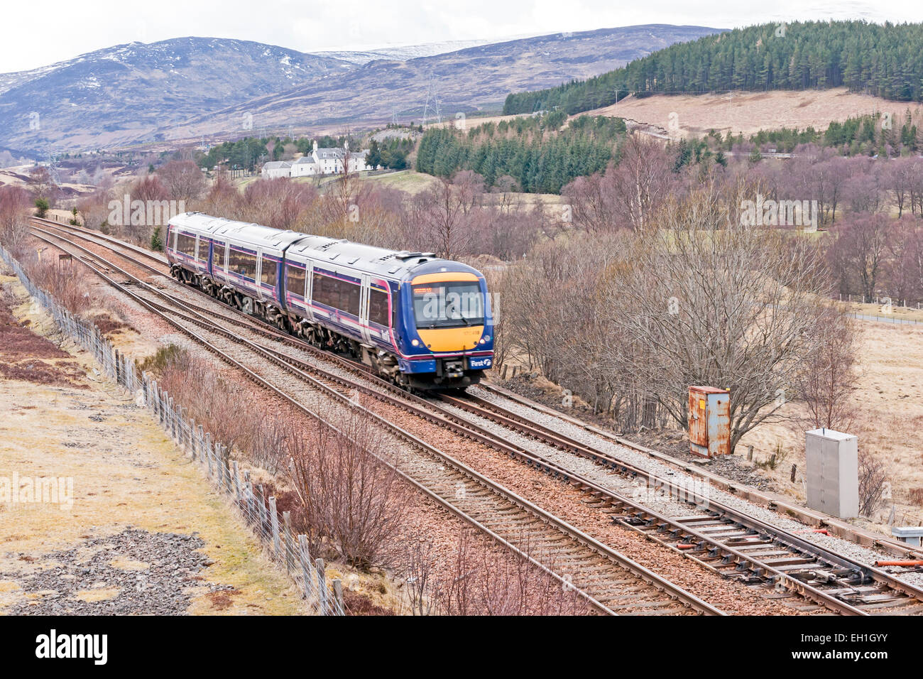 Erstes Scotrail DMU Klasse 170 in Richtung Süden in Richtung Perth am Dalnacardoch nördlich von Blair Atholl Highland-Schottland Stockfoto