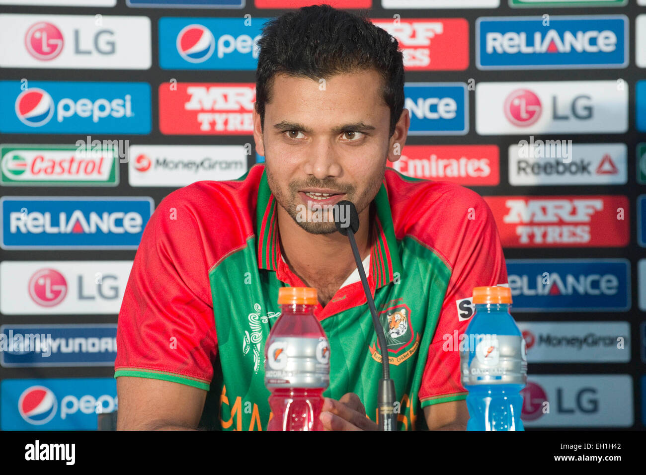 Nelson, Neuseeland. 5. März 2015. Mashrafe Bin Mortaza von Bangladesh während der Pressekonferenz nach der ICC Cricket World Cup Match zwischen Bangladesch und Schottland an Saxton Oval am 5. März 2015 in Nelson, Neuseeland. Bildnachweis: Dpa/Alamy Live-Nachrichten Stockfoto