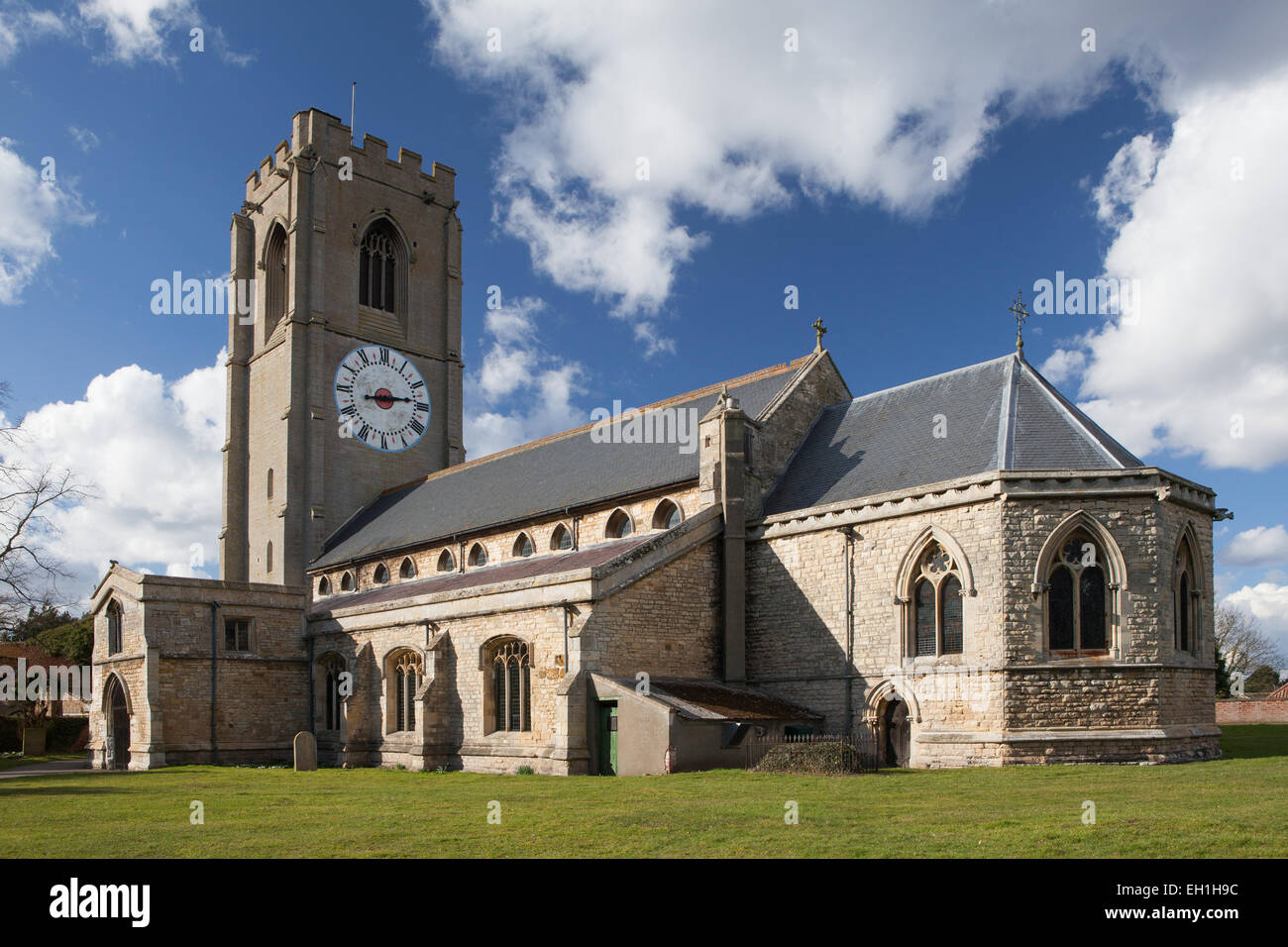 St Michaels Kirche, Coningsby, Lincolnshire, UK. Februar 2015. 15. Jahrhundert Kirche mit einem einhändigen Zifferblatt. Stockfoto