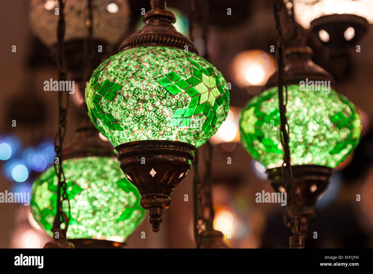 Traditionelle handgefertigte orientalische Lampen zum Verkauf in Dubai, Vereinigte Arabische Emirate Stockfoto