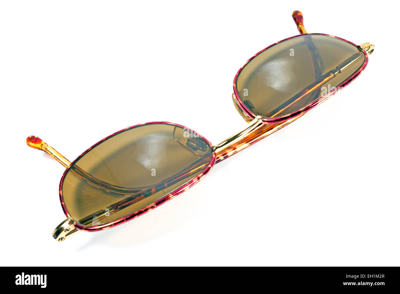Stilvolle Sonnenbrille isoliert auf weiss Stockfoto