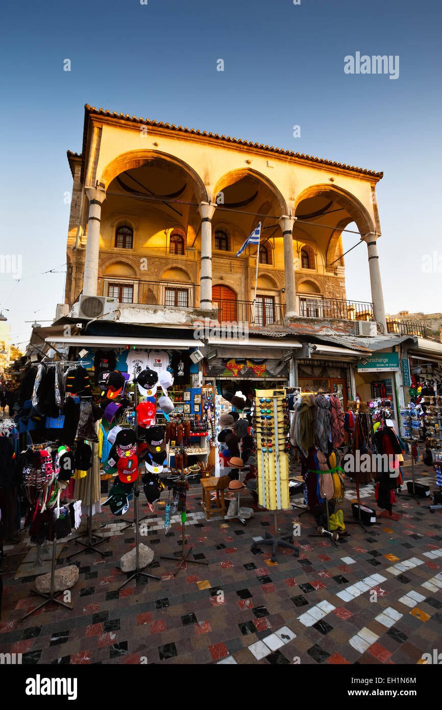 Geschäfte und Moschee in Monastiraki-Platz, Athen, Griechenland Stockfoto