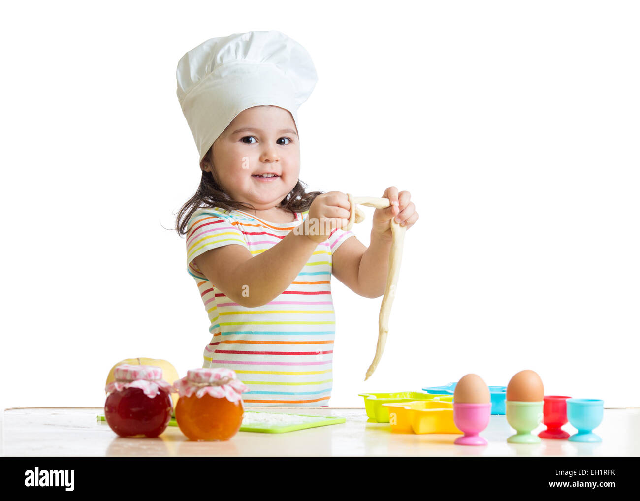 glückliches Kind Spaß bereitet eine Torte Stockfoto