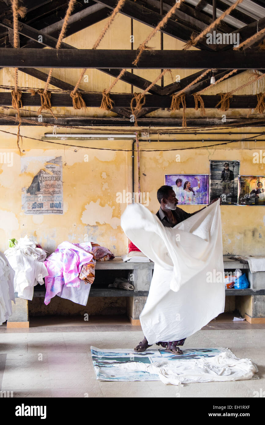 Dhobi waschen und Bügeln der Wäsche (Haus) Cochin, Indien Stockfoto