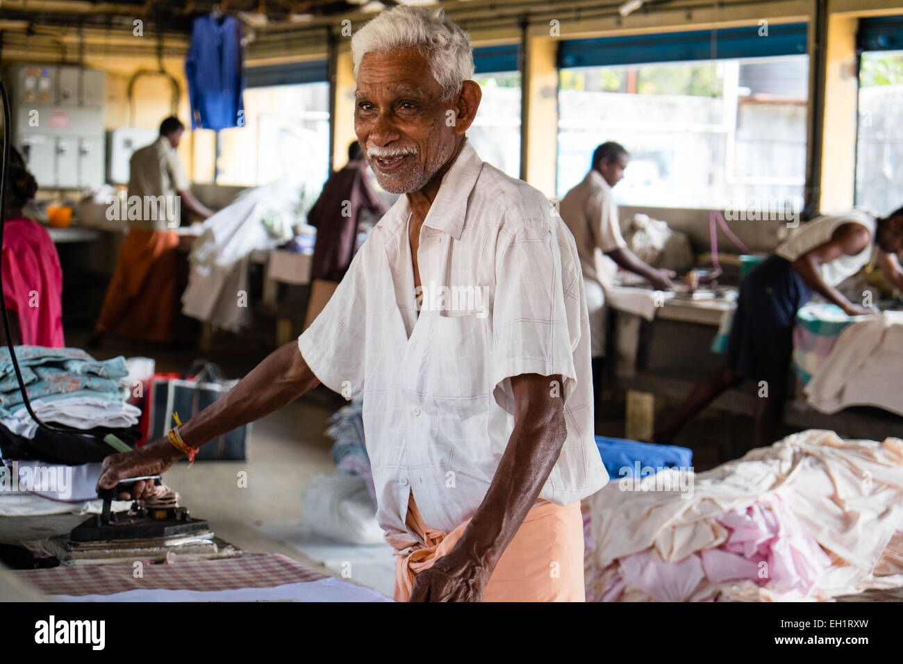 Dhobi waschen und Bügeln der Wäsche (Haus) Cochin, Indien Stockfoto