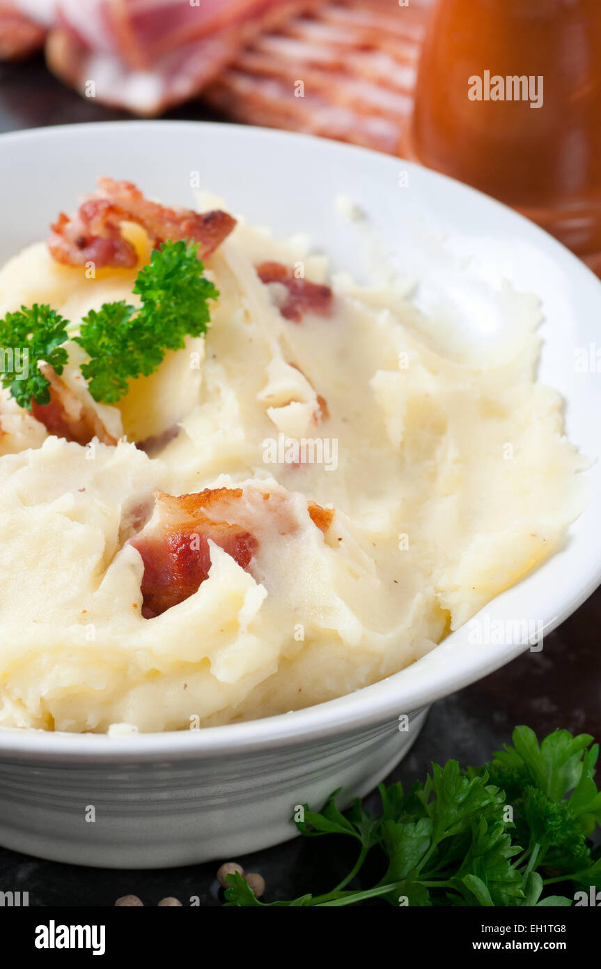 Kartoffelpüree mit Speck. Stockfoto