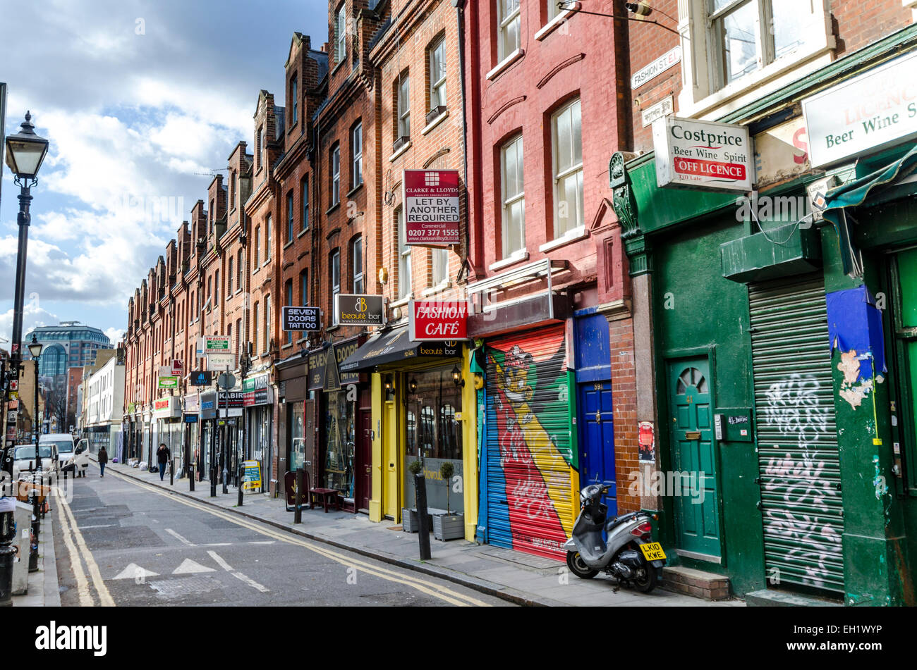 Bunte Ladenfronten und Häuser auf Fashion Street in East London, ab Brick Lane Stockfoto