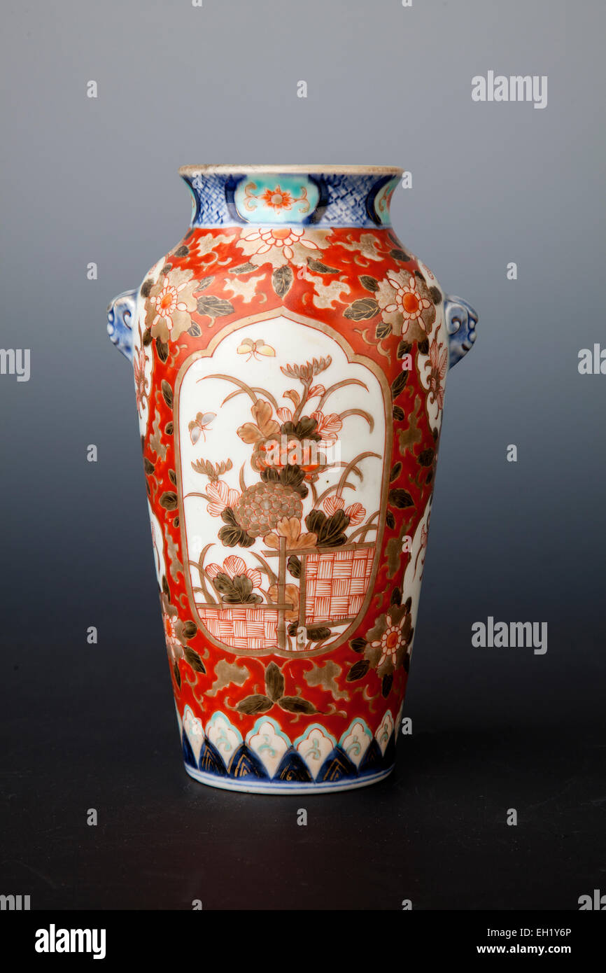 Reich verzierte orientalische chinesische oder japanische vase Stockfoto