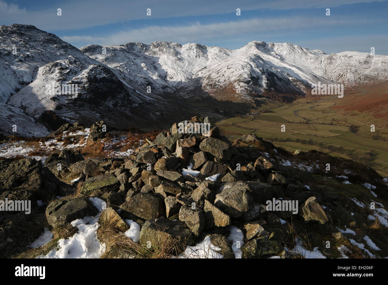 Winterlicher Langdale. Pike o Blisko crinkle Felsen und Nordwestgrat aus Seite Zander Stockfoto