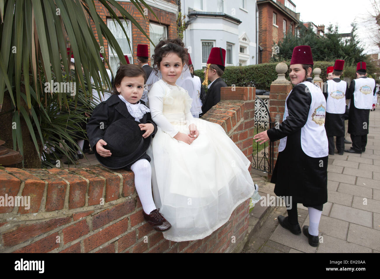 Stamford Hill, London, Großbritannien. 5. März 2015. Stamford Hill, London, Großbritannien. 5. März 2015. Die jüdische Gemeinde in Satmford Hill waren heute feiert Purim ein jüdischer Feiertag am 14. des hebräischen Monats von Adar, tragen Kostüm heraus auf den Straßen von Stamford Hügel, Nord-London, UK. Bildnachweis: Jeff Gilbert/Alamy Live-Nachrichten Stockfoto