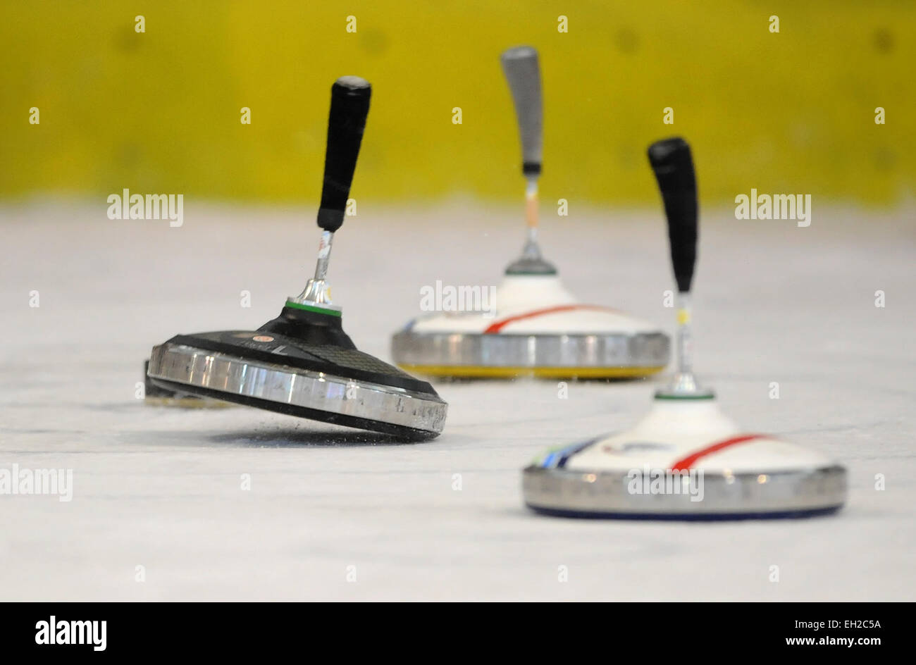 Frauenteams begann die 44. offene Curling-Europameisterschaft, in Pisek, Tschechische Republik, am 5. März 2015. (CTK Foto/Vaclav Pancer) Stockfoto