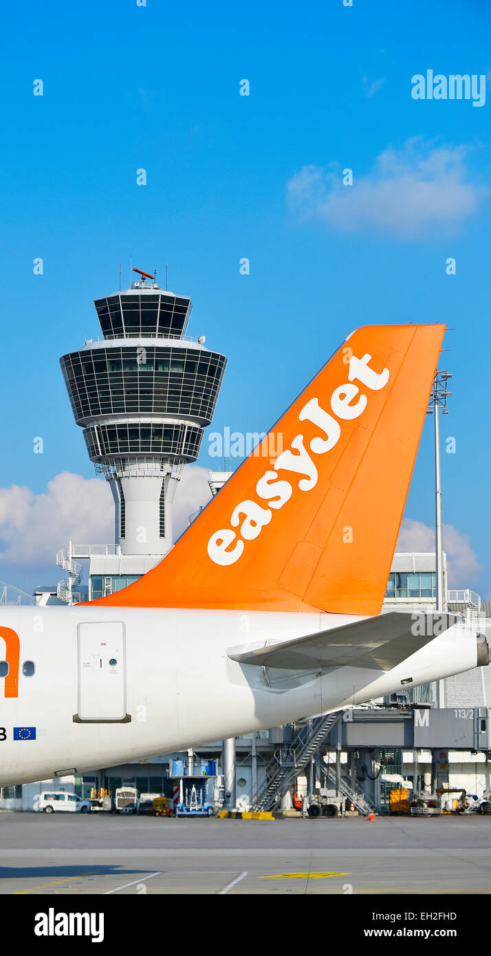 EasyJet, easyJet, Boeing, b 737, Turm, Flugzeug, Flugzeuge, Flugzeug, Flugzeug, Flughafen München, Übersicht, Panorama, Blick, Stockfoto